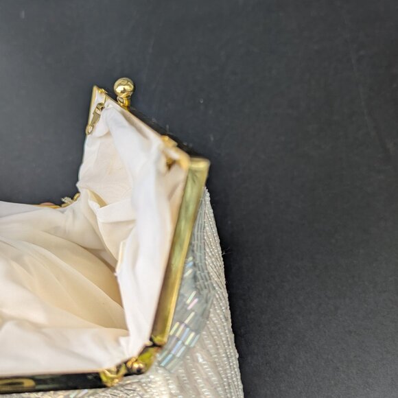 Beautiful beaded cream and pastel clutch purse. - Picture 4 of 6